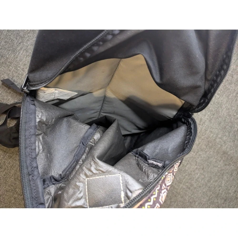 Dakine Wonder 15L Melbourne Backpack Snowboarding , Hiking Geometrical Bag